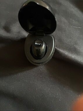 Alongm Wireless Earbud with Charging Case - Black